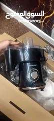  4 خلاط متعدد الوظائف من ماركة Universal العالميه. 1* 10  يحتوي الجهاز على 10 قطع متعدده لكل قطعه منها