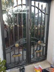  3 باب حديد تفصيل ثقيل جدا بحال الوكالة. قياس 200ب 1600  باب حديد مع قزاز مسلك قياس 200ب 100 باب خشب