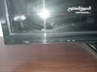 3 شاشه جي قارد بحالة الوكاله يوجد فيه خطوط لما تشتغل بنص بتصلح عادي والشاشه جامده