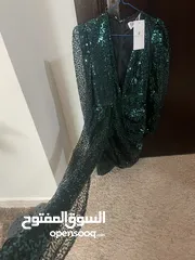  6 فساتين غير ملبوسة للبيع