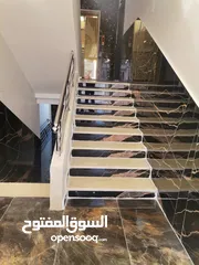  23 شقه مع رووف دوبلكس 220م للبيع جنوب كليه الطب لجامعه اليرموك خلف صيدليه الرازي وغرب دوار اللوازم