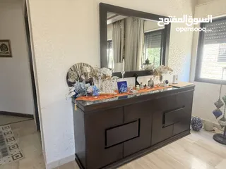  4 غرفة سفرة مميزه للبيع اجهزة كهربائية بحال البلاش  طاولة مطبخ مميزه  خزانة تلفزيون مميزه بحال الجديد