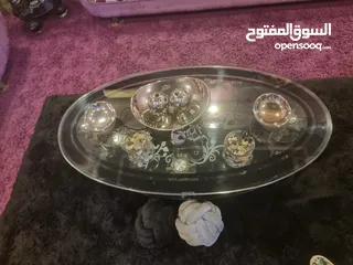  3 كورنر وطقم طاولات وسط مع طاولتين صغار مع البرادي والموكيت وطاولة الشاشة وخزانة احذية للبيع