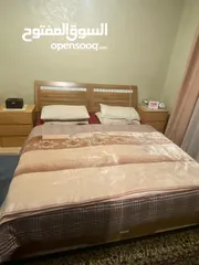  2 سرير مع كومدينات مع تواليت خشب لاتيه بحالة جيد جداً