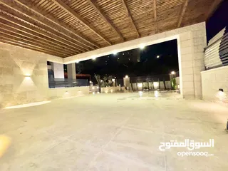  3 حديقة على مستوى الشارع  ومدخل خاص