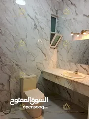  7 شقة مجددة - ام السماق - 3نوم - 190م - بلكونتين بإطلالــــه مميزة - قرب الخدمات العامة
