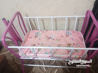  1 سرير هزاز بيبي بحاله جيدة جداً استعمال شهرين للبيع المستعجل