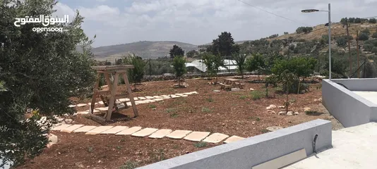  1 بيت مع حديقة كبيرة