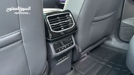  18 Volkswagen ID 6 2022