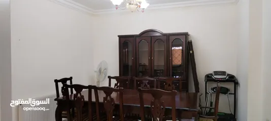  2 طاولة سفرة مع فضية  للبيع