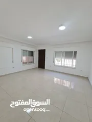  18 شقة أرضية  120م أبو نصير مع كراج خاص وترس 