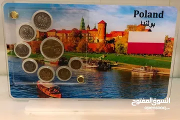  25 ستاندات منوعه عالميه يحتوي بالداخل على قطع معدنيه وفضيه انسر