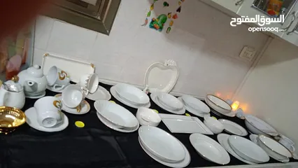  3 أطقم سفرة بورسلان ماركات عالمية .جديد. الوان متعددة وراقية