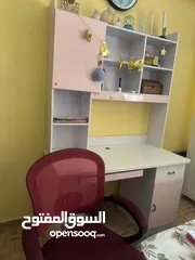 7 مكتب دراسي شبه جديد (120*60) مع كرسي مكتب دوار
