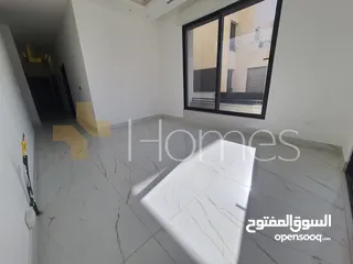  13 شقة طابق اول للبيع في رجم عميش بمساحة بناء 260م