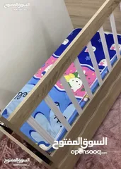  2 سرير بيبي هزاز مع درج تخزين اسفل التخت بحالة الجديد