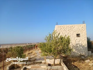  1 مزرعه أربعه دونم مشيكه بالكامل ارض زراعيه وبيت ريفي غرفتين وحمام ومطبخ صغير وباربكيو وساحه واسعه