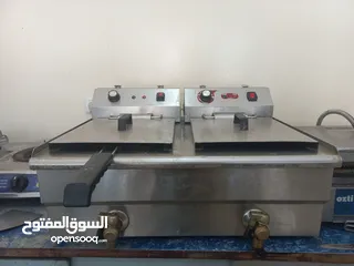  2 اغراض مطعم توست للبيع كامله