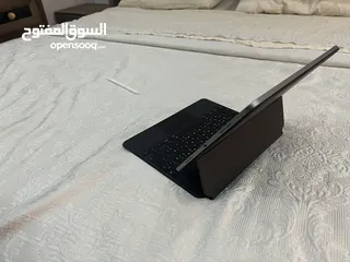  4 IPAD PRO 6 256 M2 13 inch بحالة الجديد