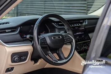  12 Jeep Grand Cherokee L 2021 Limited    السيارة بحالة الوكالة و قطعت مسافة 17,000 ميل فقط