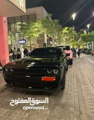  2 Dodge Challenger v6