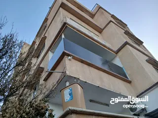  5 شقة طابق ارضي   مساحتها 100متر مربع  قابلة للتوسعة لتصبح 160 متر مربع  مع كراج   //// عمان جبل التاج