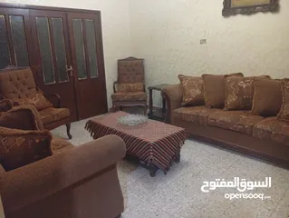 2 طقم كنب بحاله جيده جدا للبيع المستعجل