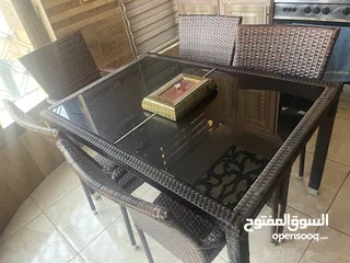  4 طاولة سفرة ريتان مع كراسي للبيع