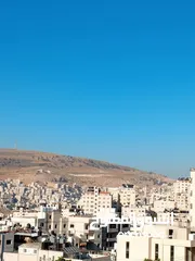  8 متوفر شقة مشطبة للبيع في اجمل مناطق نابلس / المخفية منطقة هادئة إطلالة رائعة لا يمكن الإغلاق عليها