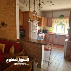  1 شقة في عمارة عائلية للبيع في إسكان الضباط مرج الحمام. شارع جانبي هادئ