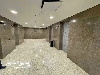  3 محل دور ارضي للبيع في العاصمه الاداريه علي مدخل الداون تاون امام فندق الماسه