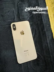  1 iPhone XS 256gb لون ذهبي نظيف جدا للبيع