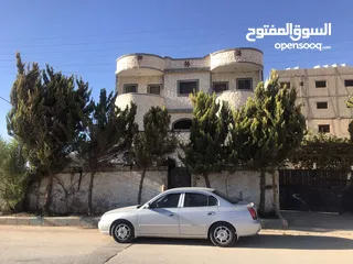  6 منزل للبيع  في الجيزه قريب من مطار الملكه علياء