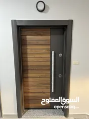  6 شقة اخير مع روف/ مساحة 176م/ ترس واسع جداً و مطل على شارعين/ صرف صحي واصل