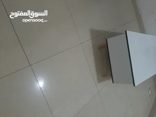  4 طاولت تلفزيون مستعمله