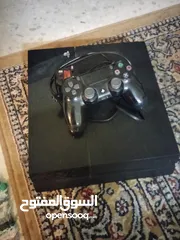  1 بلايشتيشن  ps4  فات مع يد اصليه وحده الجهاز مغيرلو معجون وبنظف