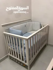 1 سرير أطفال من عمر مولود جديد الى خمس سنوات