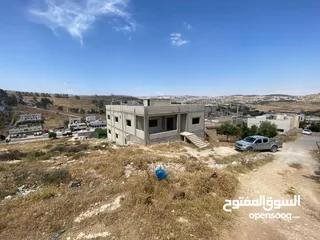  2 منزل للبيع في محافظة جرش منطقة إجبارات مكون من طابقين بالقرب من الشارع الرئيسي