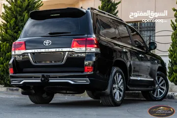  15 Toyota Land Cruiser 2017 VX-S Black Edition   السيارة وارد الشركة و قطعت مسافة 102,000 كيلو مت