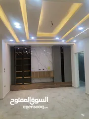  10 شقه 205م طابق ثاني فني للبيع على شارع البترا شرق كازيه الرجوب واربد مول قراند