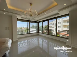  16 شقة طابقية (سكن خاص) للبيع بإطلالة (بانارومية) وجميلة جداً على السيتي مول وحدائق الحسين وقرب مكة مول