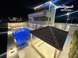  7 شالية للبيع