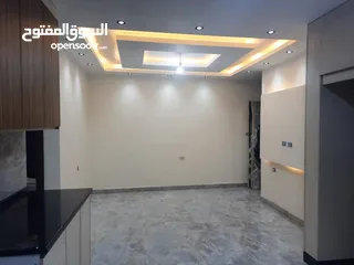  4 شقة مميزة للايجار،ط اول،تشطيب فلل،عرسا فقط