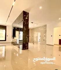  7 شقه للبيع قرب جامعه البترا