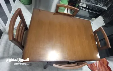  1 طاوله سفره خشب ثقيل بحاله ممتازه