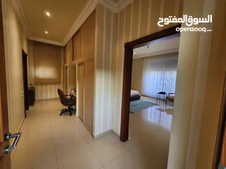  9 فيلا فارغة مميزة جداً للبيع في ضاحية النخيل - REF : 14526