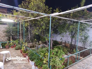  5 منزل للبيع موقع مميز و اطلاله مميزه و محدث بالكامل