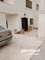  16 شقة طابقيه ارضيه مع تسويه للبيع في ابو نصير