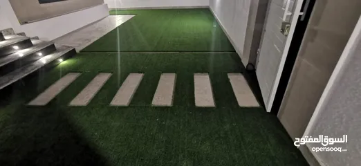  19 عشب صناعي عالي الجودة للمساحات الخارجية High-Quality Artificial Grass for Outdoor Spaces