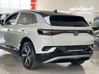  5 VW ID4 CROZZ PRO 2024 PIANO BLACK أبيضّ لؤلؤي